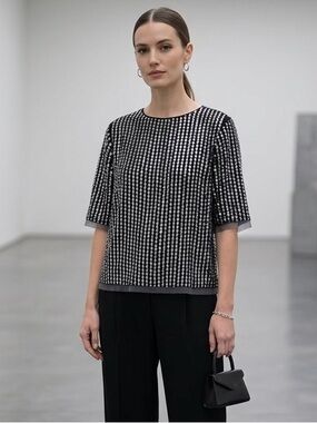 🄷&🄼 Straight-cut, short-sleeved blouse in sequin Size 8